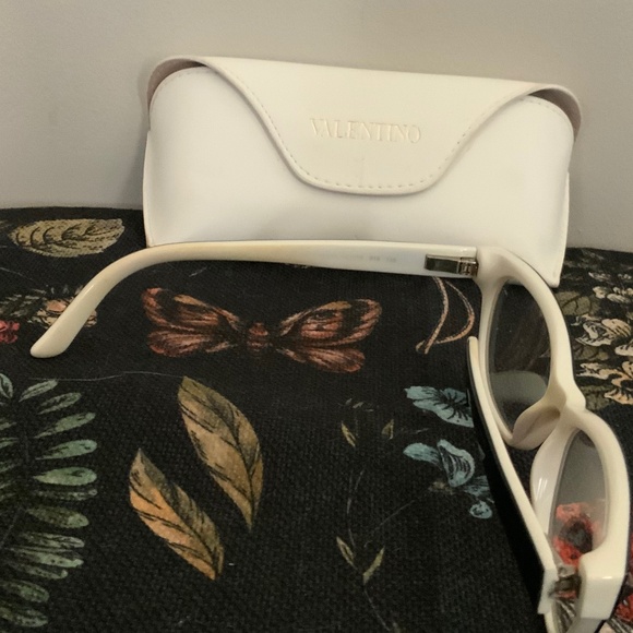 Valentino eyeglass cat eye frames - Picture 3 of 6